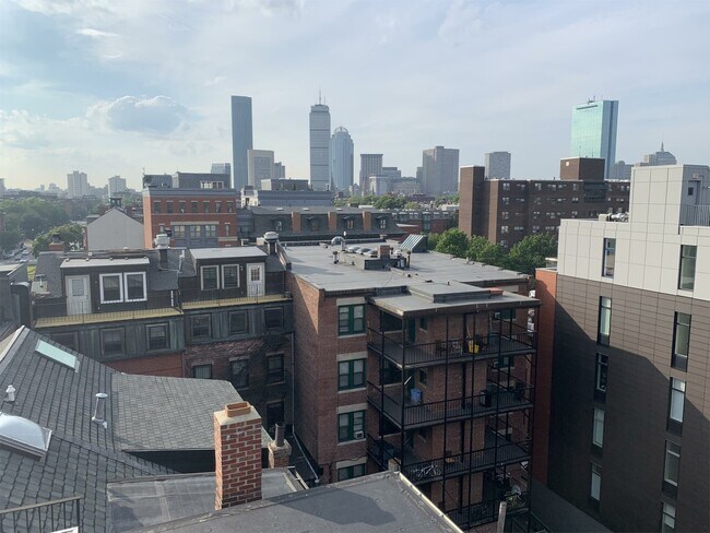 Foto del edificio - 656 Massachusetts Ave