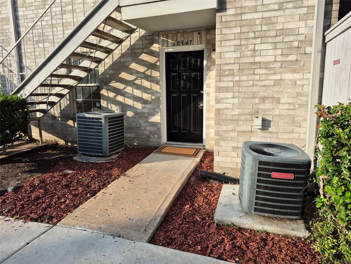 Primary Photo - 10847 Braes Bend Dr