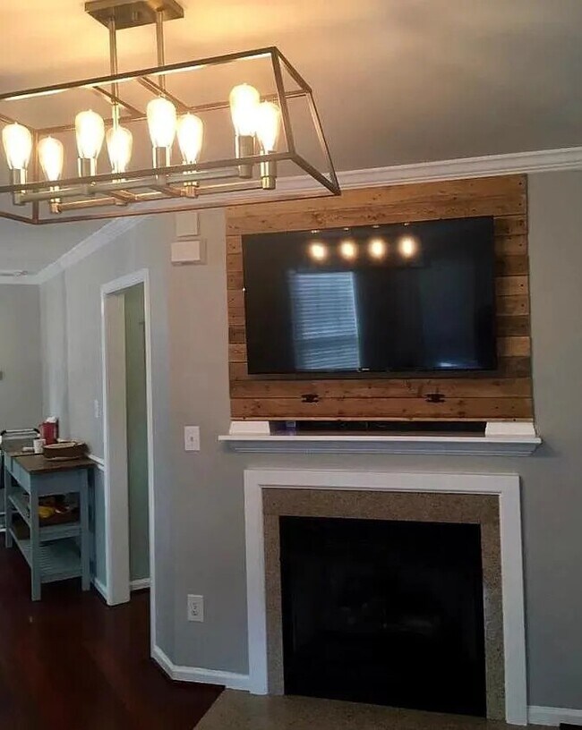 Foto del edificio - 9805 Castain Dr