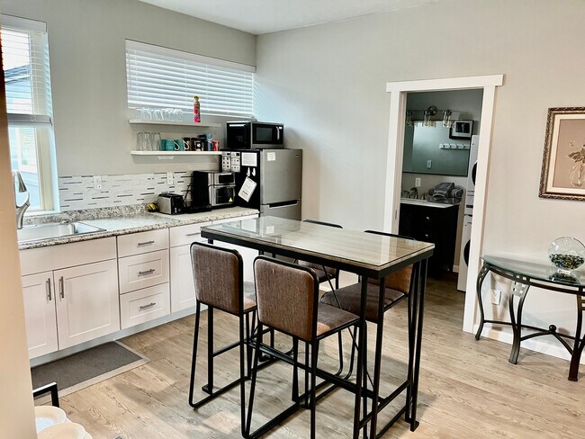 Foto del edificio - 241 E 36th St