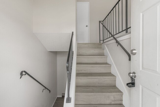 Building Photo - 7506 E Sinto Ave