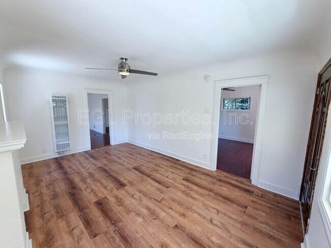 Foto del edificio - 2407 Fernleaf St