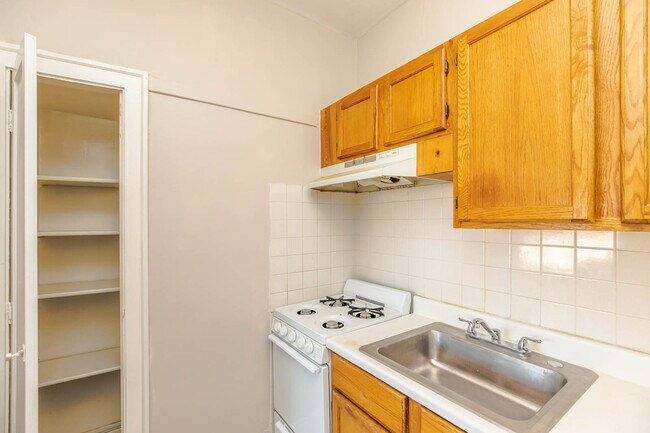 Building Photo - 2209 S 61st Ct