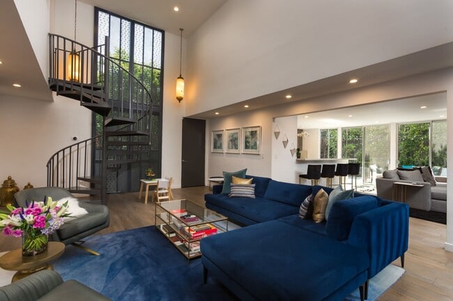 Building Photo - 1011 N San Vicente Blvd