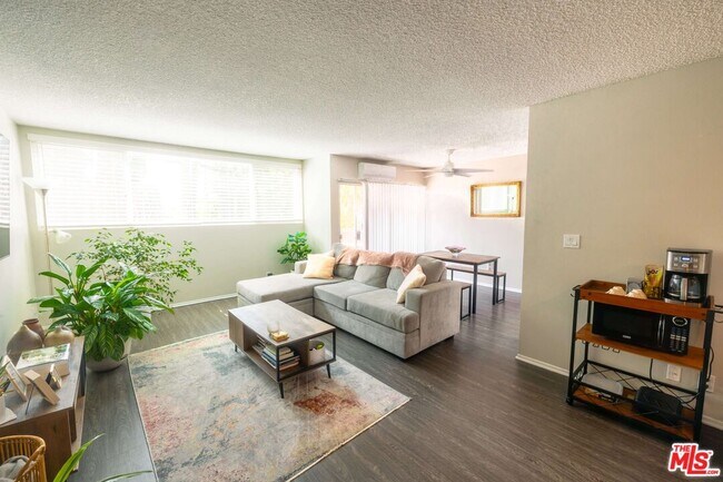 Building Photo - 6050 Canterbury Dr