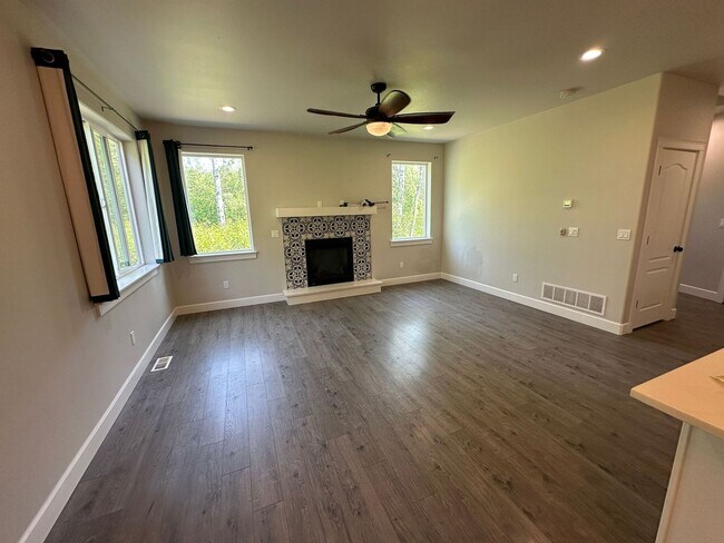 Building Photo - 6585 Beverly Hills Cir