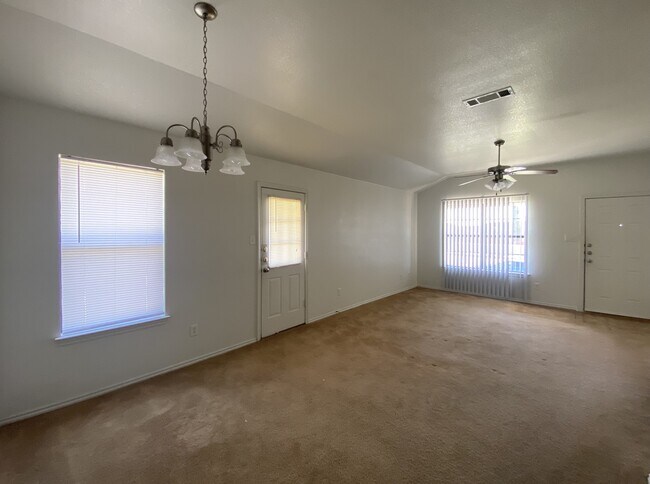 Foto del edificio - 2802 Ashley Dr