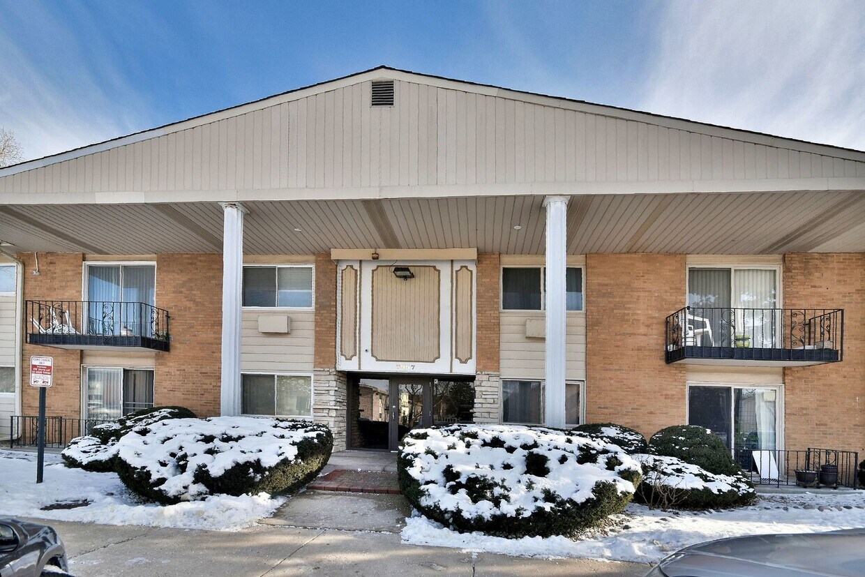 Primary Photo - 8997 Kennedy Dr