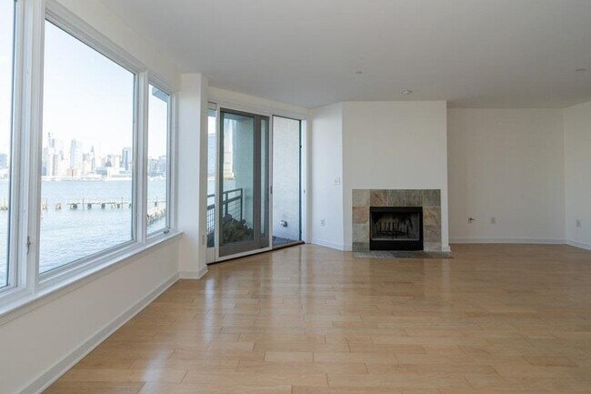 Foto del edificio - 600 Harbor Blvd
