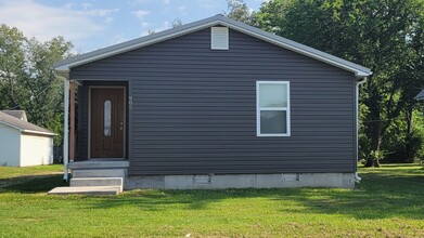 Building Photo - 905 W 3rd St