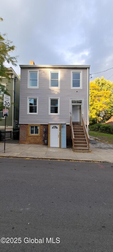 Primary Photo - 69 2nd St