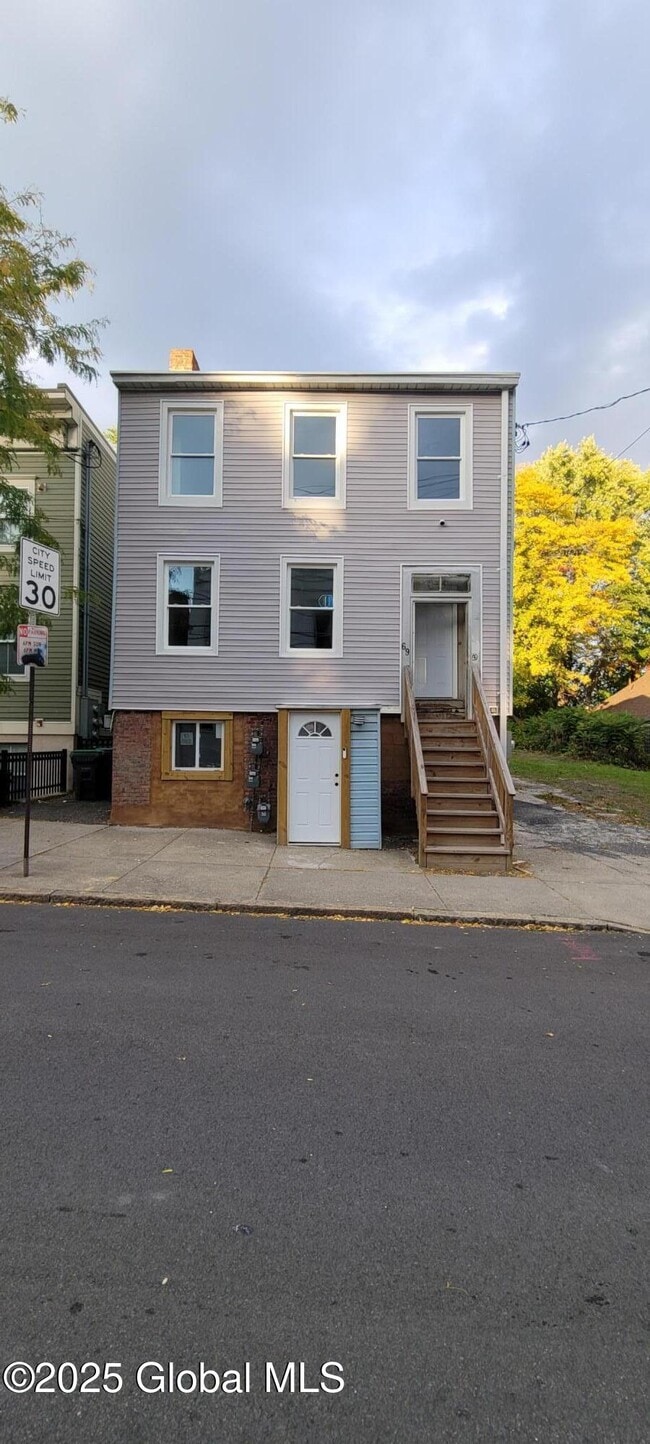 Building Photo - 69 2nd St