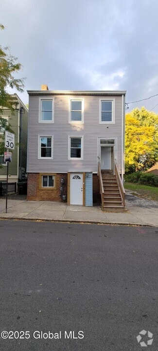 Building Photo - 69 2nd St