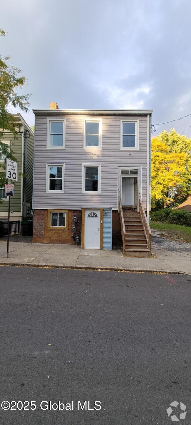 Building Photo - 69 2nd St