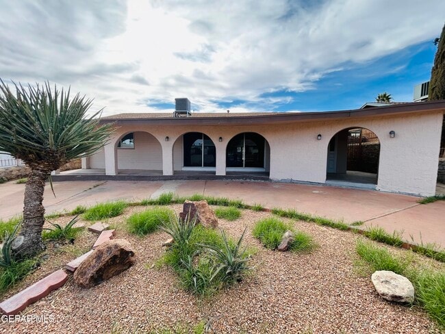 Building Photo - 805 Chile Pl