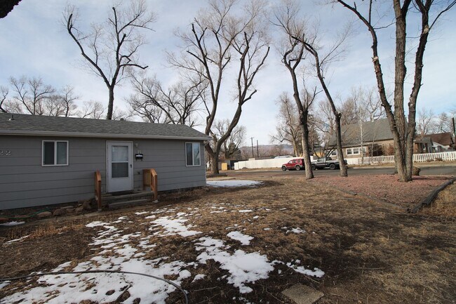 Building Photo - Remodeled 1bdrm 1 bath close to Legacy Loo...