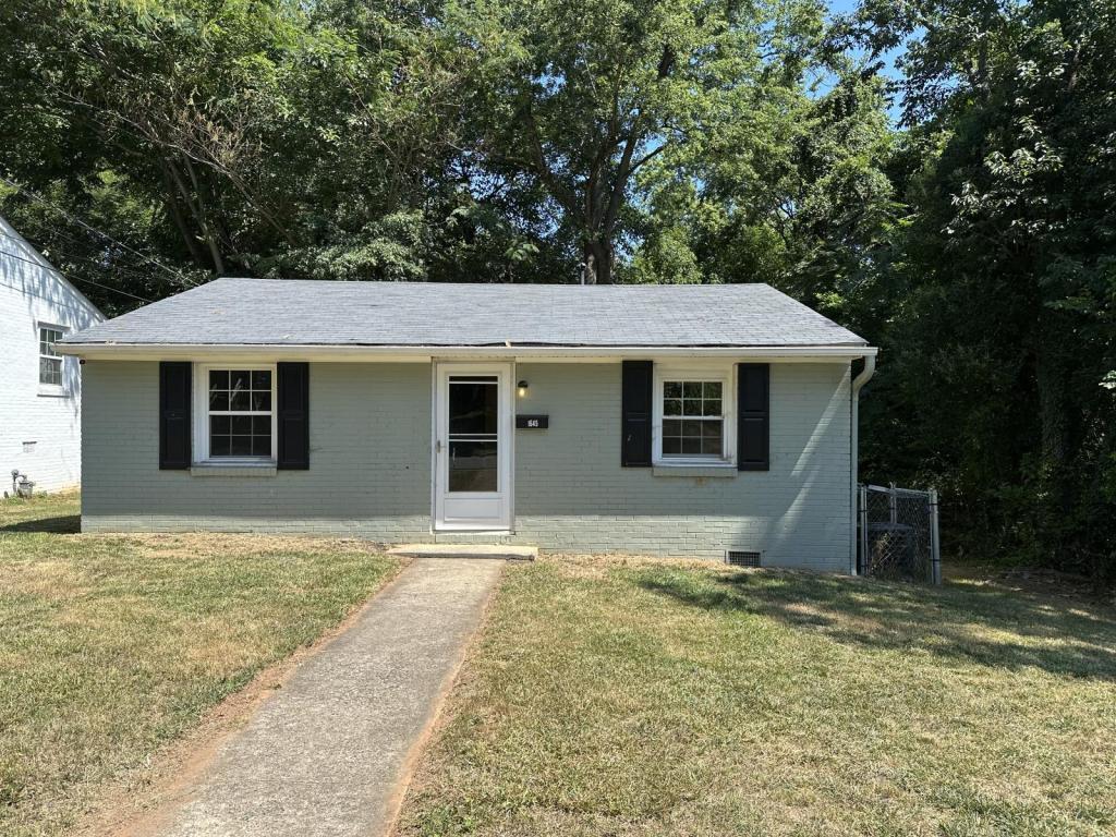 Foto principal - 1645 NE Ashley School Cir