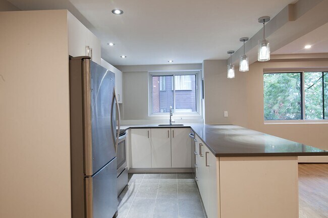 Building Photo - 3421 Rue Drummond