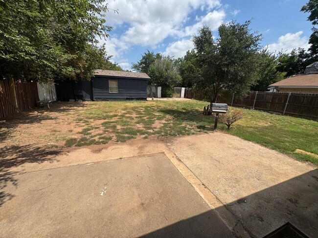 Foto del edificio - 5607 NW Beechwood Dr