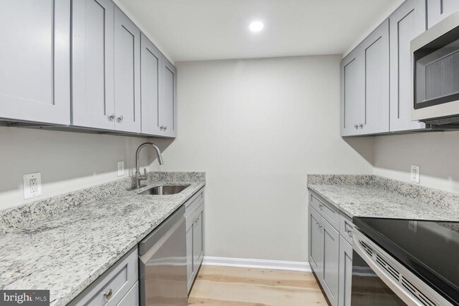 Foto del edificio - 327 8th St NE