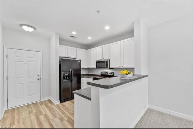 Building Photo - 7106 W Friendly Ave