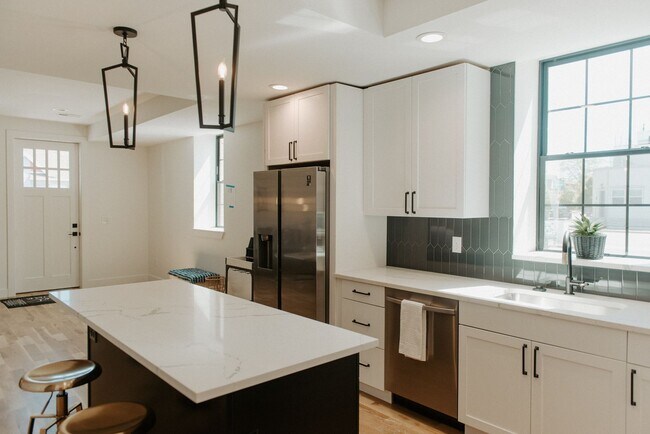 Foto del edificio - 2 Bed/2 Bath Historic Church Conversion in...