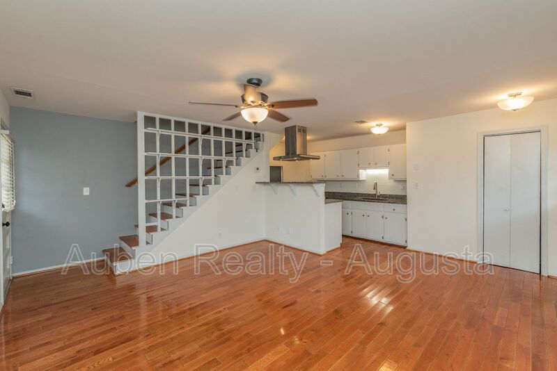 Primary Photo - 239-C-1 Greene St