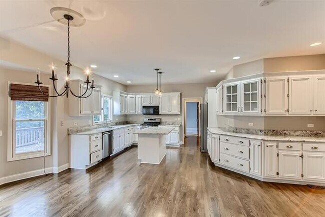 Building Photo - 602 Bailey Dr, Batavia, IL, 60510