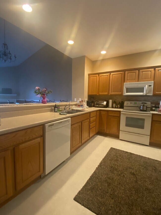 Building Photo - 3832 Thornhill Cir