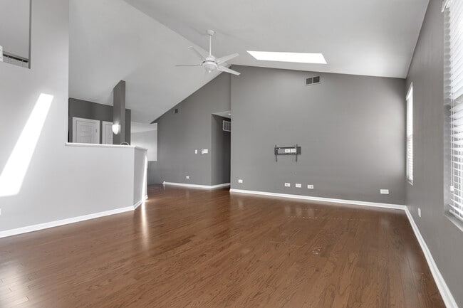 Building Photo - 609 Esla Ct