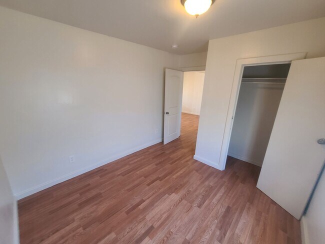 Building Photo - 1cal89