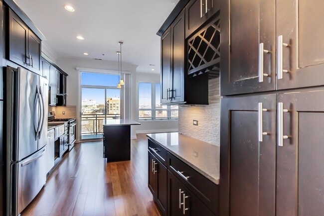 Foto del edificio - 1249 W Madison St