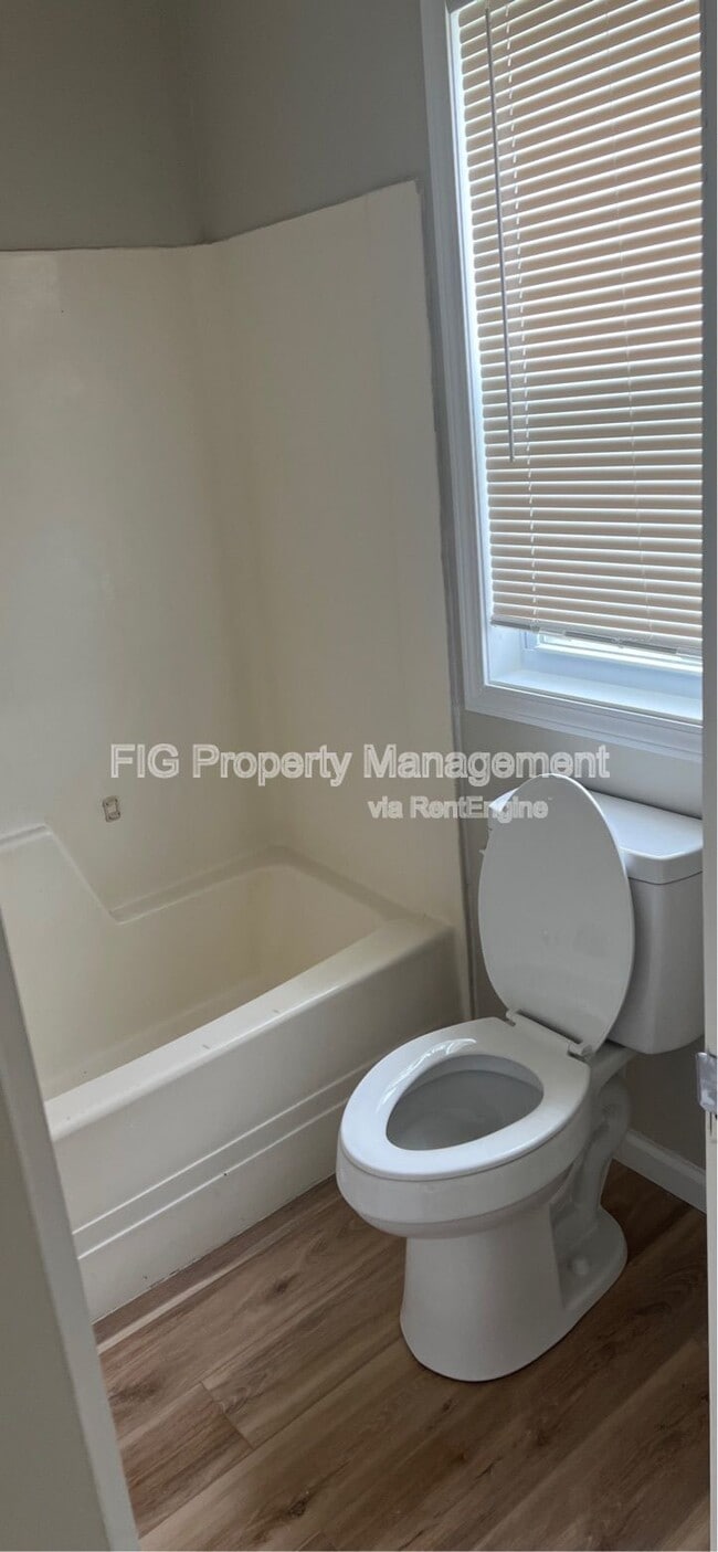Foto del edificio - 2311 Holbrook Dr