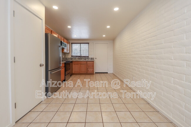 Foto del edificio - 5650 E Pima St