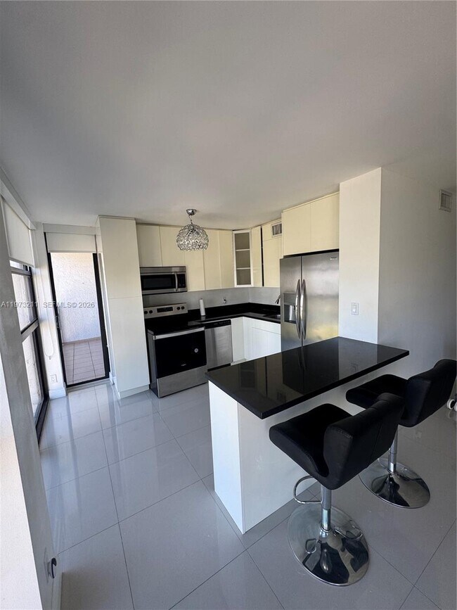 Building Photo - 400 Leslie Dr