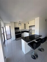 Building Photo - 400 Leslie Dr