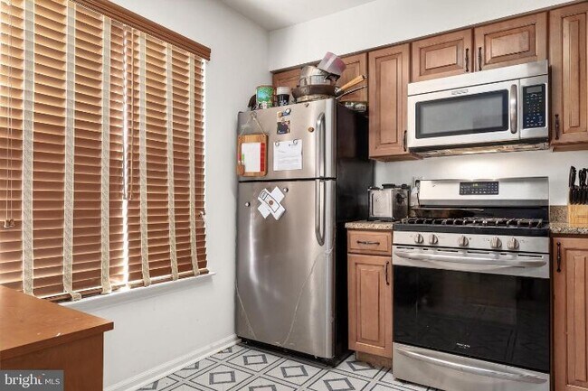 Building Photo - 2102B Denham Ct
