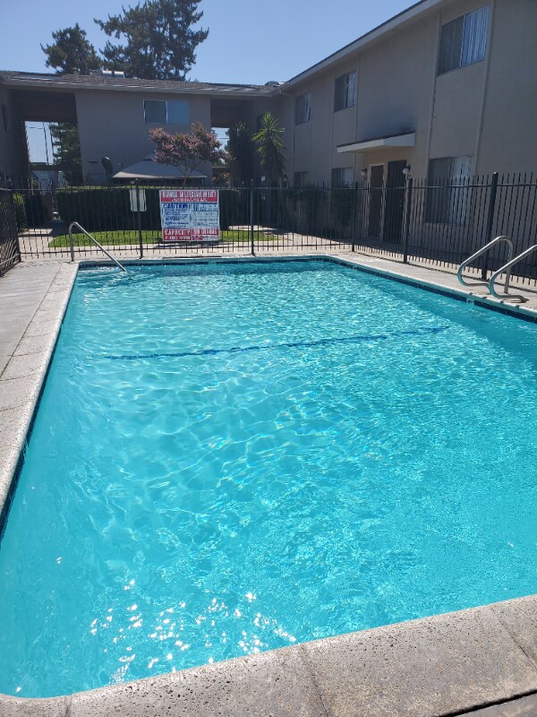 Foto del edificio - 2155 N Winery Ave