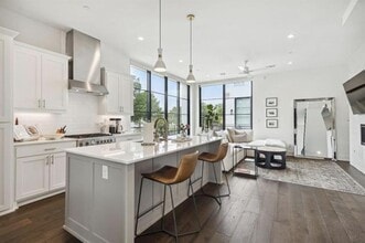 Building Photo - 2018 Moser Ave