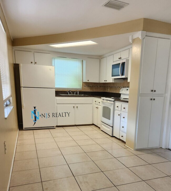 Building Photo - 1350 Whitehall Ln