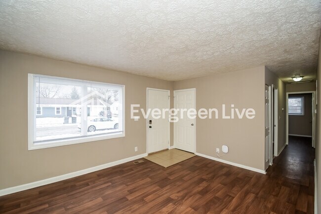 Foto del edificio - 8724 Montery Rd