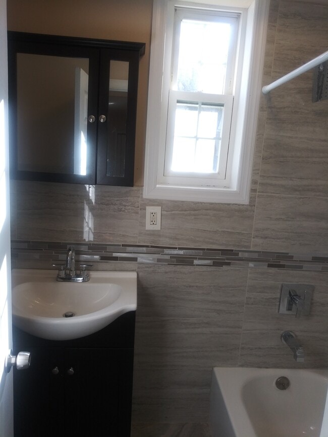 Building Photo - 102 Oakland Ave