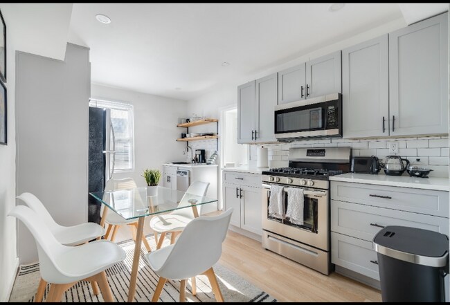 Foto del edificio - 12 W 52nd St