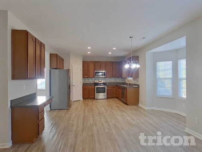 Building Photo - 1001 Southridge Dr