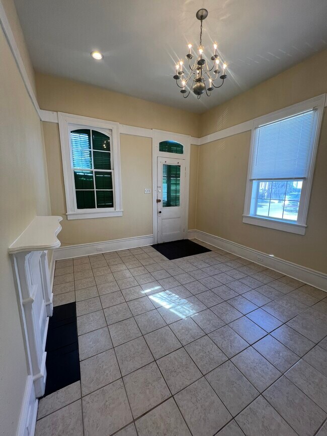 Foto del edificio - 1911 Lapeyrouse St