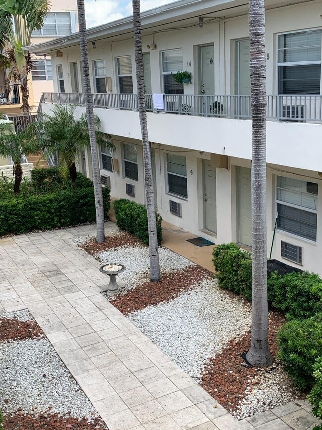 Foto del edificio - 7950 Abbott Ave