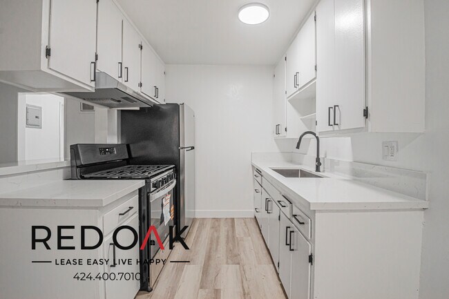 Foto del edificio - 230 N Grand Ave