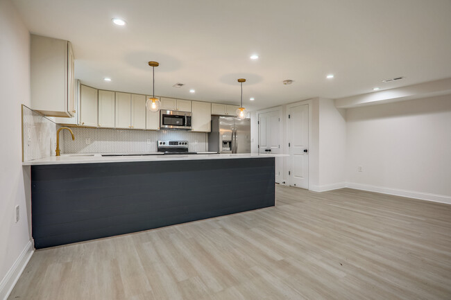 Building Photo - 1600 Trinidad Ave NE