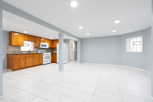 Building Photo - 3309 W Cullom Ave