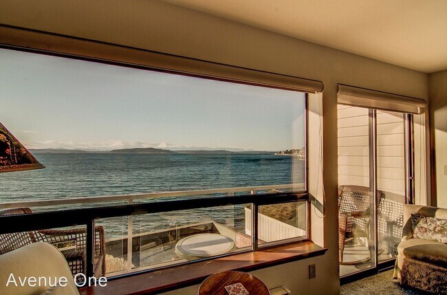 Building Photo - 2 br, 2 bath House - 4021 Beach Drive SW #...